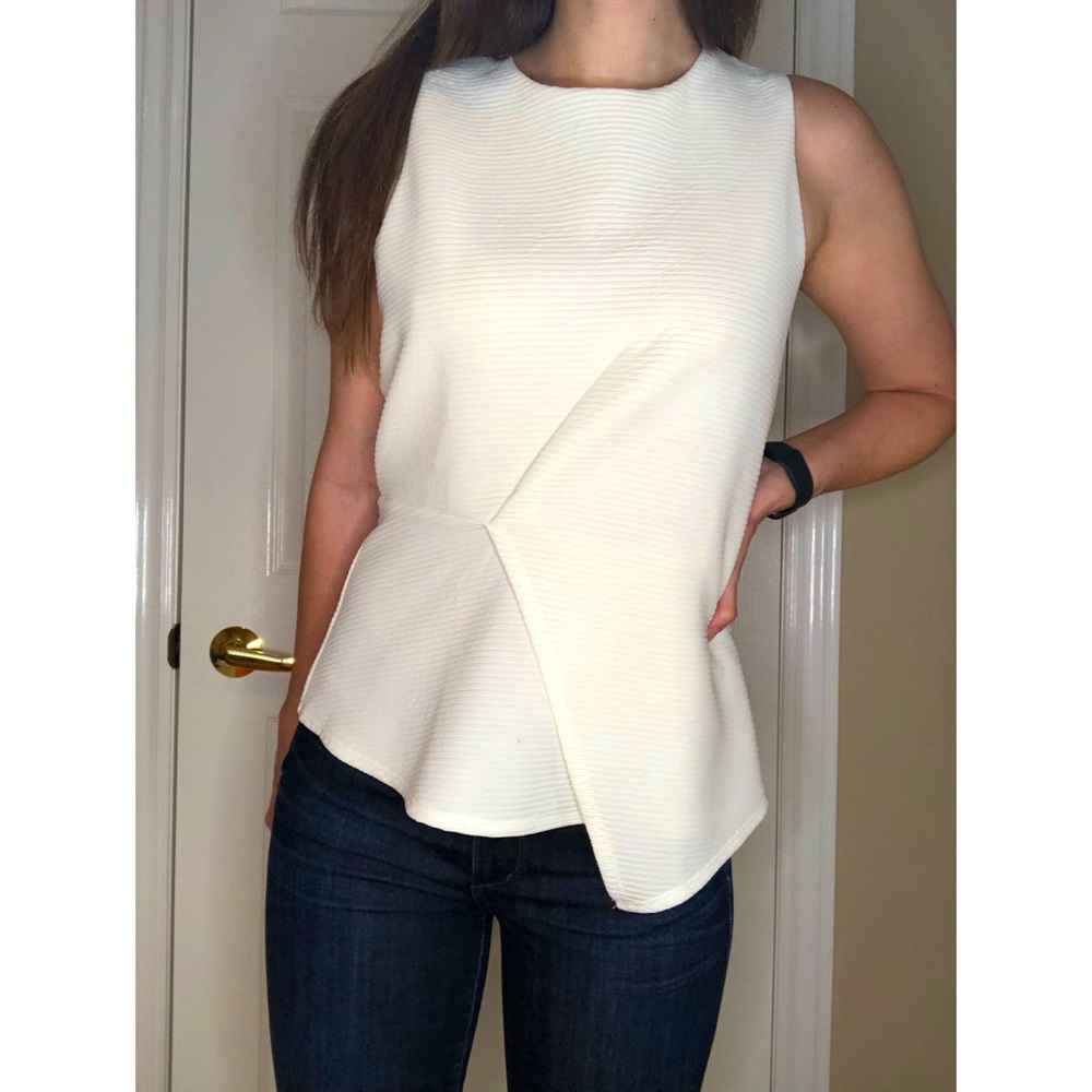 Sleeveless ribbed type pattern blouse